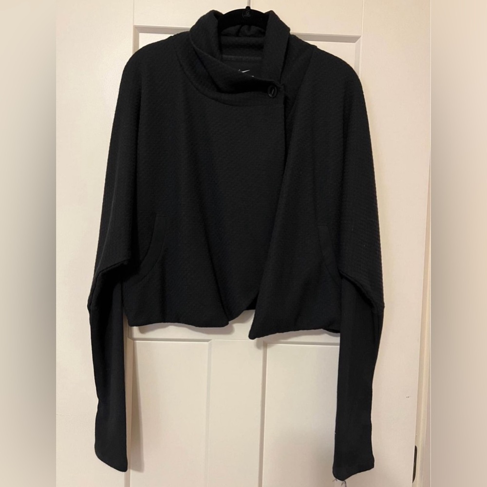 NKE DRI-FIT JACKET with thumb holes…NWOT